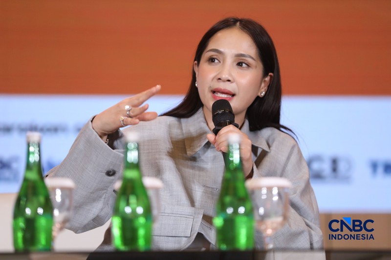 Utusan Khusus Presiden Bidang Pembinaan Generasi Muda dan Pekerja Seni, Raffi Ahmad dan Direktur Utama dan Co Founder RANS Entertainment, Nagita Slavina saat menghadiri Lampung Financial Festival di Hotel Novotel, Bandar Lampung, Sabtu (5/9/2026). (CNBC Indonesia/Tri Susilo)