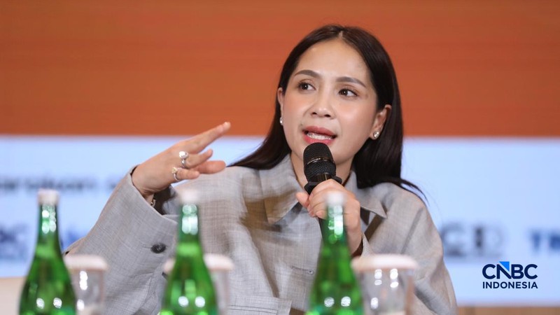 Direktur Utama dan Co Founder RANS Entertainment, Nagita Slavina saat menyampaikan pemaparan dalam Lampung Financial Festival di Hotel Novotel, Bandar Lampung, Sabtu (5/9/2026).