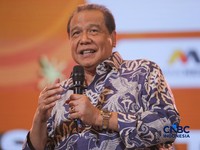Founder & Chairman CT Corp, Chairul Tanjung saat menyampaikan pemaparan dalam Lampung Financial Festival di Hotel Novotel, Bandar Lampung, Sabtu (5/9/2026). (CNBC Indonesia/Tri Susilo)