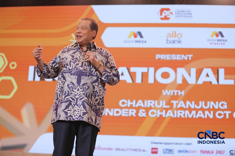 Founder &amp; Chairman CT Corp, Chairul Tanjung saat menyampaikan pemaparan dalam Lampung Financial Festival di Hotel Novotel, Bandar Lampung, Sabtu (5/9/2026). (CNBC Indonesia/Tri Susilo)