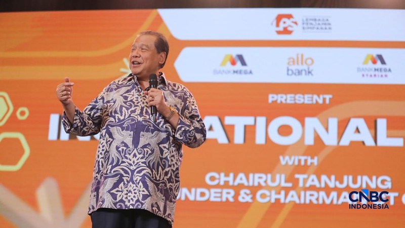 Founder & Chairman CT Corp, Chairul Tanjung saat menyampaikan pemaparan dalam Lampung Financial Festival di Hotel Novotel, Bandar Lampung, Sabtu (5/9/2026).