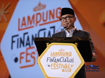 Gubernur Lampung, Rahmat Mirzani Djausal saat menyampaikan pemaparan dalam Lampung Financial Festival di Hotel Novotel, Bandar Lampung, Sabtu (5/9/2026). (CNBC Indonesia/Tri Susilo)