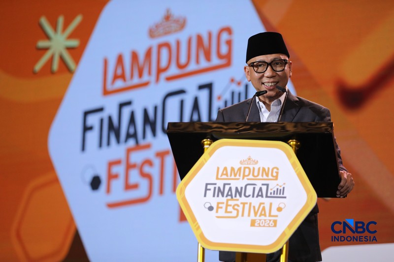 Gubernur Lampung, Rahmat Mirzani Djausal saat menyampaikan pemaparan dalam Lampung Financial Festival di Hotel Novotel, Bandar Lampung, Sabtu (5/9/2026). (CNBC Indonesia/Tri Susilo)