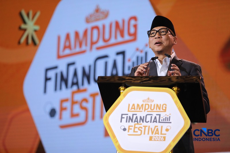 Gubernur Lampung, Rahmat Mirzani Djausal saat menyampaikan pemaparan dalam Lampung Financial Festival di Hotel Novotel, Bandar Lampung, Sabtu (5/9/2026). (CNBC Indonesia/Tri Susilo)