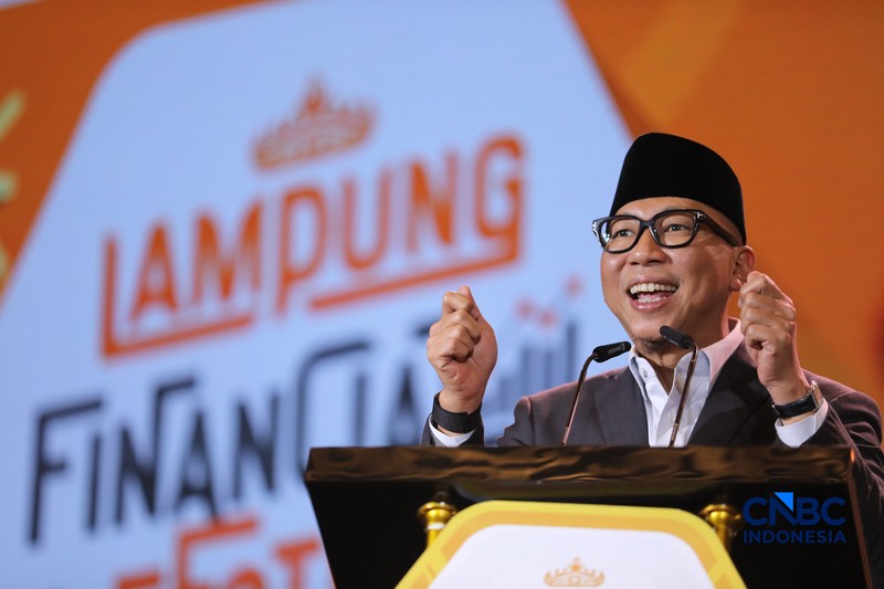 Gubernur Lampung, Rahmat Mirzani Djausal saat menyampaikan pemaparan dalam Lampung Financial Festival di Hotel Novotel, Bandar Lampung, Sabtu (5/9/2026). (CNBC Indonesia/Tri Susilo)
