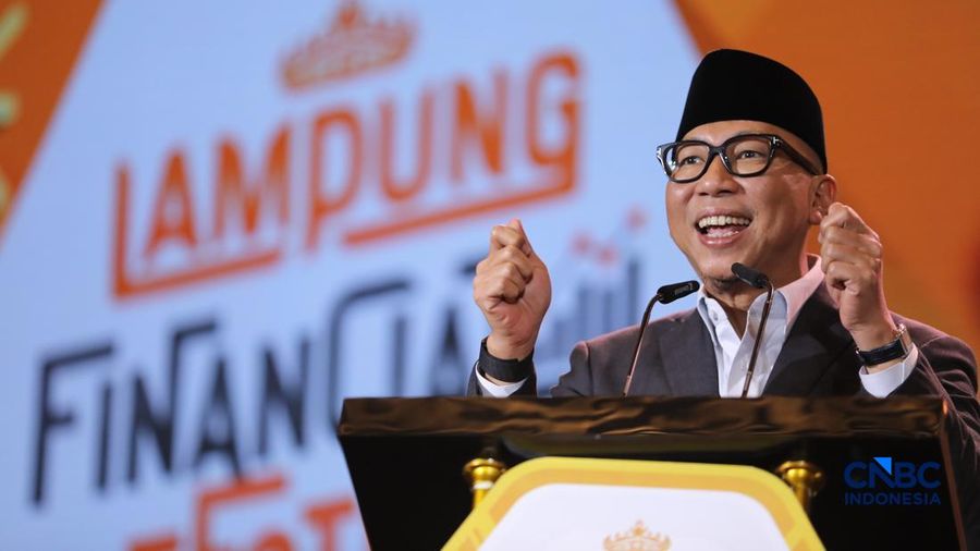 Gubernur Lampung, Rahmat Mirzani Djausal saat menyampaikan pemaparan dalam Lampung Financial Festival di Hotel Novotel, Bandar Lampung, Sabtu (5/9/2026). (CNBC Indonesia/Tri Susilo)