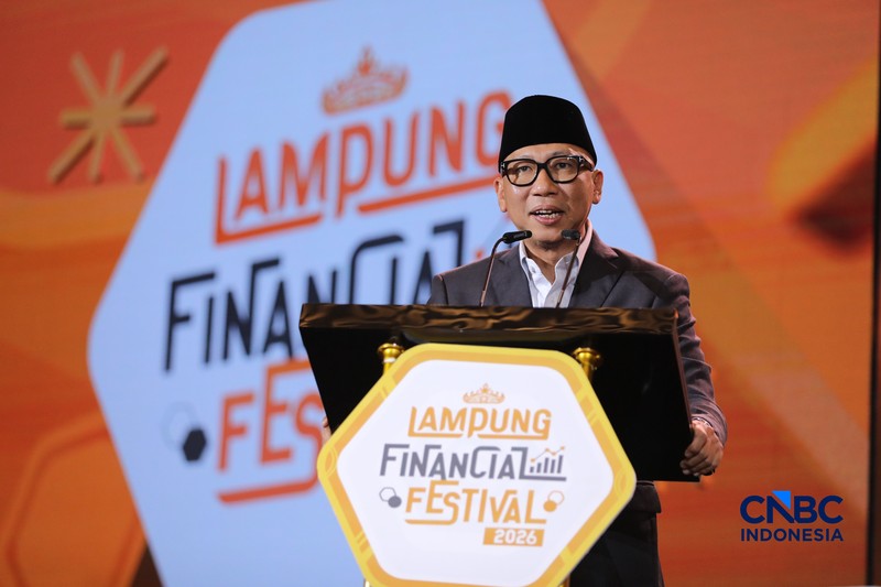 Gubernur Lampung, Rahmat Mirzani Djausal saat menyampaikan pemaparan dalam Lampung Financial Festival di Hotel Novotel, Bandar Lampung, Sabtu (5/9/2026). (CNBC Indonesia/Tri Susilo)