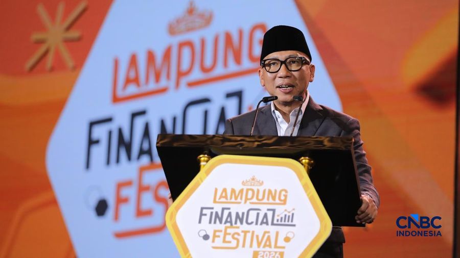 Gubernur Lampung, Rahmat Mirzani Djausal saat menyampaikan pemaparan dalam Lampung Financial Festival di Hotel Novotel, Bandar Lampung, Sabtu (5/9/2026). (CNBC Indonesia/Tri Susilo)