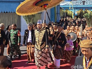 PB XIV Mangkubumi Gelar Jumenengan, Meriam Pusaka Sultan Agung Jadi Saksi