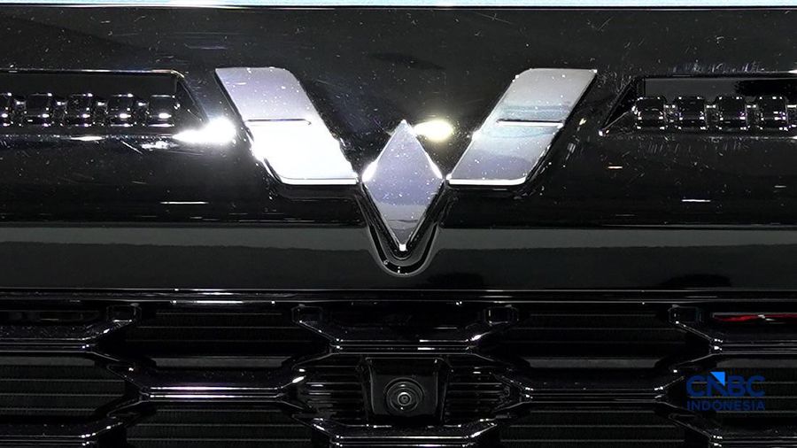 Logo Wuling. (CNBC Indonesia/Tias Budiarto)
