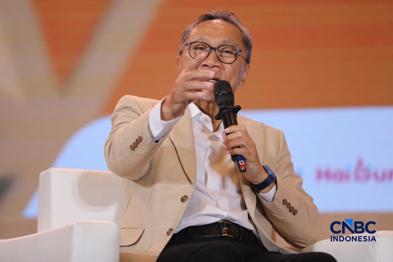 Menteri Koordinator Bidang Pangan RI, Zulkifli Hasan (Zulhas) saat menyampaikan pemaparan dalam Lampung Financial Festival di Hotel Novotel, Bandar Lampung, Sabtu (5/9/2026). (CNBC Indonesia/Tri Susilo)