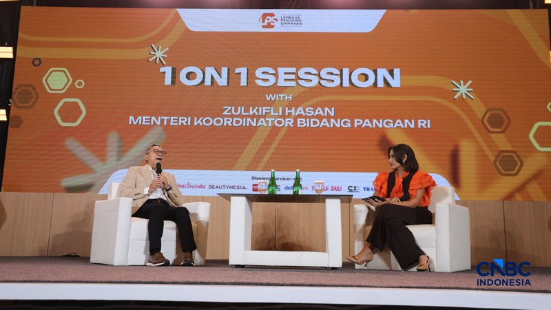 Menteri Koordinator Bidang Pangan RI, Zulkifli Hasan (Zulhas) saat menyampaikan pemaparan dalam Lampung Financial Festival di Hotel Novotel, Bandar Lampung, Sabtu (5/9/2026). (CNBC Indonesia/Tri Susilo)