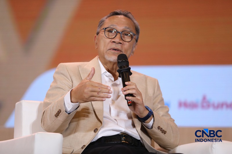 Menteri Koordinator Bidang Pangan RI, Zulkifli Hasan (Zulhas) saat menyampaikan pemaparan dalam Lampung Financial Festival di Hotel Novotel, Bandar Lampung, Sabtu (5/9/2026). (CNBC Indonesia/Tri Susilo)