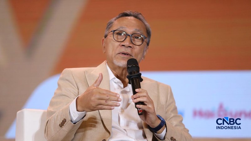 Menteri Koordinator Bidang Pangan RI, Zulkifli Hasan (Zulhas) saat menyampaikan pemaparan dalam Lampung Financial Festival di Hotel Novotel, Bandar Lampung, Sabtu (5/9/2026).