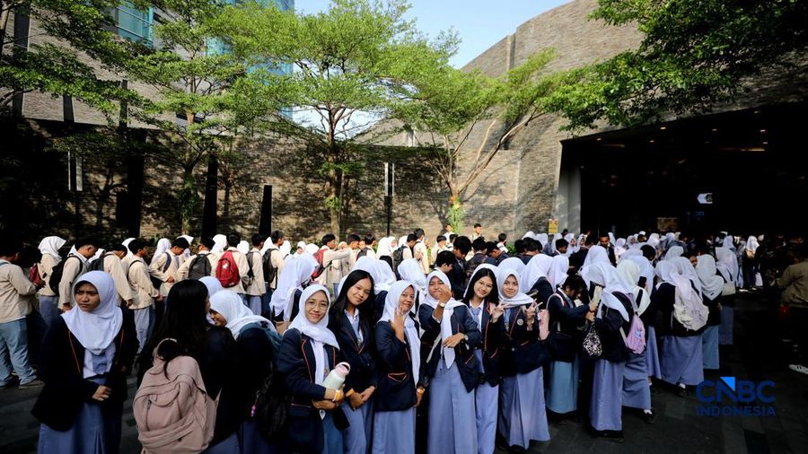 Ratusan pelajar dan mahasiswa memadati lokasi untuk menghadiri hari pertama Lampung Financial Festival 2026, di Hotel Novotel, Bandar Lampung, Sabtu (5/9/2026). (CNBC Indonesia/Tri Susilo)