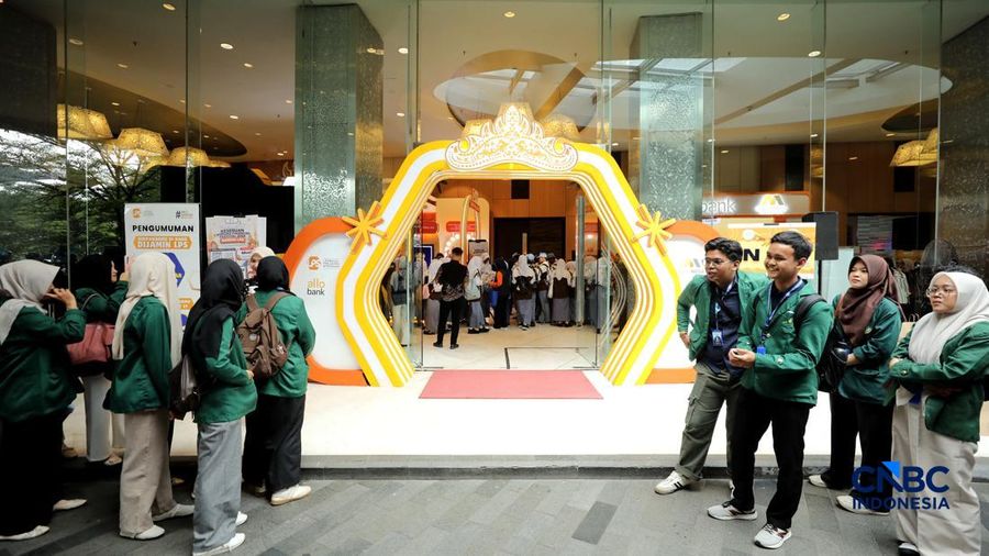 Ratusan pelajar dan mahasiswa memadati lokasi untuk menghadiri hari pertama Lampung Financial Festival 2026, di Hotel Novotel, Bandar Lampung, Sabtu (5/9/2026).