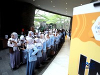 Ratusan pelajar dan mahasiswa memadati lokasi untuk menghadiri hari pertama Lampung Financial Festival 2026, di Hotel Novotel, Bandar Lampung, Sabtu (5/9/2026). (CNBC Indonesia/Tri Susilo)