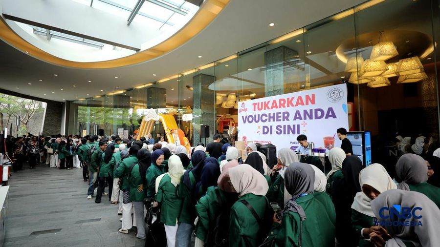 Ratusan pelajar dan mahasiswa memadati lokasi untuk menghadiri hari pertama Lampung Financial Festival 2026, di Hotel Novotel, Bandar Lampung, Sabtu (5/9/2026).