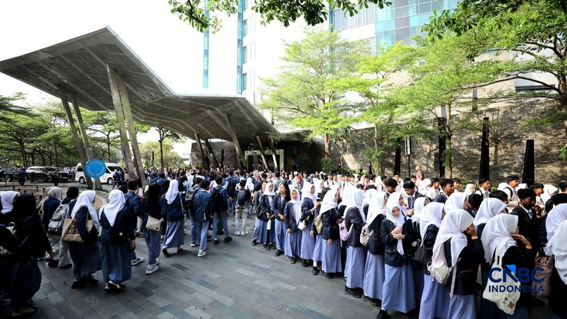Ratusan pelajar dan mahasiswa memadati lokasi untuk menghadiri hari pertama Lampung Financial Festival 2026, di Hotel Novotel, Bandar Lampung, Sabtu (5/9/2026).