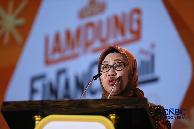 Gubernur Lampung, Rahmat Mirzani Djausal saat menyampaikan pemaparan dalam Lampung Financial Festival di Hotel Novotel, Bandar Lampung, Sabtu (5/9/2026). (CNBC Indonesia/Tri Susilo)