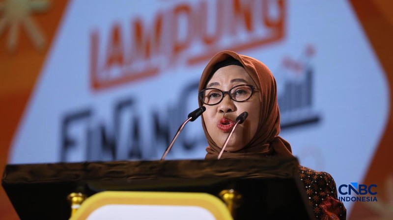 Rektor Universitas Lampung (UNILA), Lusmeilia Afriani saat menyampaikan pemaparan dalam Lampung Financial Festival di Hotel Novotel, Bandar Lampung, Sabtu (5/9/2026).