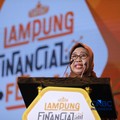 Rektor Universitas Lampung (UNILA), Lusmeilia Afriani saat menyampaikan pemaparan dalam Lampung Financial Festival di Hotel Novotel, Bandar Lampung, Sabtu (5/9/2026). (CNBC Indonesia/Tri Susilo)