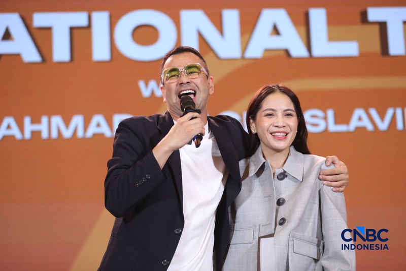 Utusan Khusus Presiden Bidang Pembinaan Generasi Muda dan Pekerja Seni, Raffi Ahmad dan Direktur Utama dan Co Founder RANS Entertainment, Nagita Slavina saat menghadiri Lampung Financial Festival di Hotel Novotel, Bandar Lampung, Sabtu (5/9/2026). (CNBC Indonesia/Tri Susilo)