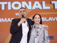 Utusan Khusus Presiden Bidang Pembinaan Generasi Muda dan Pekerja Seni, Raffi Ahmad dan Direktur Utama dan Co Founder RANS Entertainment, Nagita Slavina saat menghadiri Lampung Financial Festival di Hotel Novotel, Bandar Lampung, Sabtu (5/9/2026). (C