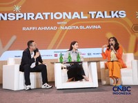 Utusan Khusus Presiden Bidang Pembinaan Generasi Muda dan Pekerja Seni, Raffi Ahmad dan Direktur Utama dan Co Founder RANS Entertainment, Nagita Slavina saat menyampaikan pemaparan dalam Lampung Financial Festival di Hotel Novotel, Bandar Lampung, Sa