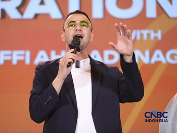 Utusan Khusus Presiden Bidang Pembinaan Generasi Muda dan Pekerja Seni, Raffi Ahmad saat menyampaikan pemaparan dalam Lampung Financial Festival di Hotel Novotel, Bandar Lampung, Sabtu (5/9/2026). (CNBC Indonesia/Tri Susilo)