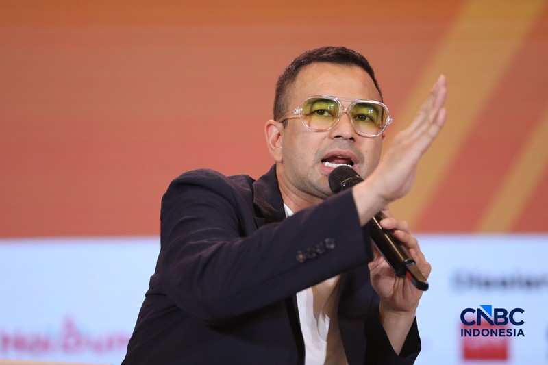 Utusan Khusus Presiden Bidang Pembinaan Generasi Muda dan Pekerja Seni, Raffi Ahmad dan Direktur Utama dan Co Founder RANS Entertainment, Nagita Slavina saat menghadiri Lampung Financial Festival di Hotel Novotel, Bandar Lampung, Sabtu (5/9/2026). (CNBC Indonesia/Tri Susilo)