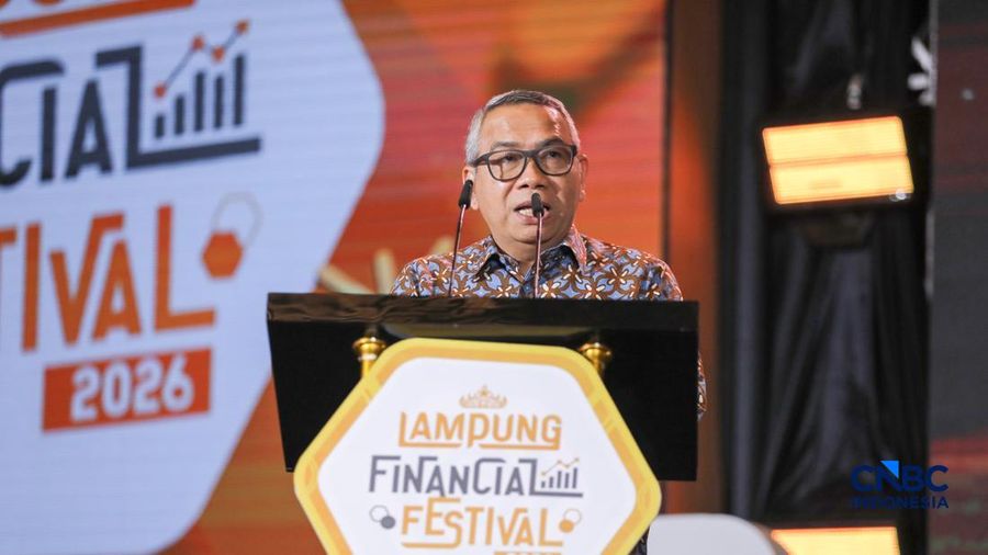Wakil Ketua Dewan Komisioner LPS, Farid Azhar Nasution saat menyampaikan pemaparan dalam Lampung Financial Festival di Hotel Novotel, Bandar Lampung, Sabtu (5/9/2026). (CNBC Indonesia/Tri Susilo)