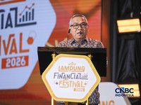 Wakil Ketua Dewan Komisioner LPS, Farid Azhar Nasution saat menyampaikan pemaparan dalam Lampung Financial Festival di Hotel Novotel, Bandar Lampung, Sabtu (5/9/2026). (CNBC Indonesia/Tri Susilo)