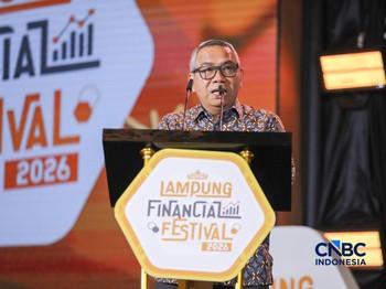 Wakil Ketua Dewan Komisioner LPS, Farid Azhar Nasution saat menyampaikan pemaparan dalam Lampung Financial Festival di Hotel Novotel, Bandar Lampung, Sabtu (5/9/2026). (CNBC Indonesia/Tri Susilo)