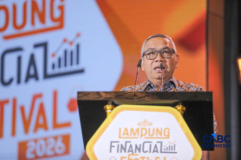 Gubernur Lampung, Rahmat Mirzani Djausal saat menyampaikan pemaparan dalam Lampung Financial Festival di Hotel Novotel, Bandar Lampung, Sabtu (5/9/2026). (CNBC Indonesia/Tri Susilo)