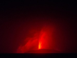 Letusan Gunung Anak Krakatau Tembus Tropopause, Pakar: Waspada Abu Vulkanik!