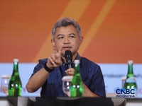Anggota Dewan Komisioner LPS Bidang Program Penjaminan dan Resolusi Bank, Doddy Zulverdi saat menyampaikan pemaparan dalam Lampung Financial Festival di Hotel Novotel, Bandar Lampung, Minggu (65/9/2026). (CNBC Indonesia/Tri Susilo)