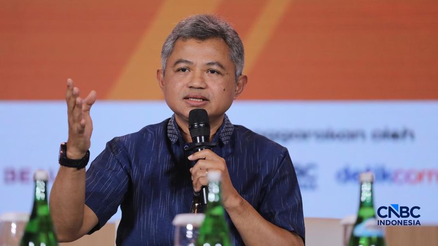 Anggota Dewan Komisioner LPS Bidang Program Penjaminan dan Resolusi Bank, Doddy Zulverdi saat menyampaikan pemaparan dalam Lampung Financial Festival di Hotel Novotel, Bandar Lampung, Minggu (65/9/2026). (CNBC Indonesia/Tri Susilo)