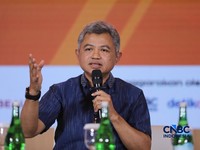 Anggota Dewan Komisioner LPS Bidang Program Penjaminan dan Resolusi Bank, Doddy Zulverdi saat menyampaikan pemaparan dalam Lampung Financial Festival di Hotel Novotel, Bandar Lampung, Minggu (65/9/2026). (CNBC Indonesia/Tri Susilo)