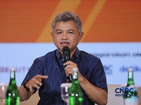 Anggota Dewan Komisioner LPS Bidang Program Penjaminan dan Resolusi Bank, Doddy Zulverdi saat menyampaikan pemaparan dalam Lampung Financial Festival di Hotel Novotel, Bandar Lampung, Minggu (65/9/2026). (CNBC Indonesia/Tri Susilo)