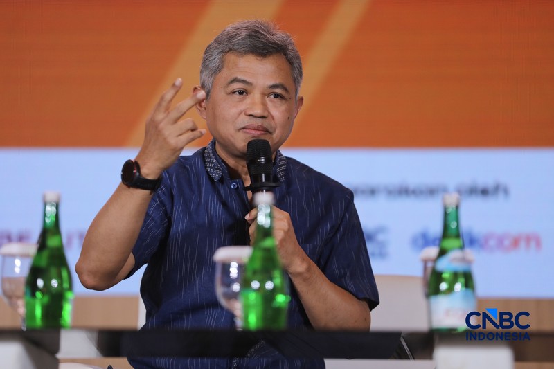 Direktur Jenderal Stabilitas dan  Pengembangan Sektor Keuangan (SPSK) Kementerian Keuangan, Herman Saheruddinsaat dan Anggota Dewan Komisioner LPS Bidang Program Penjaminan dan Resolusi Bank, Doddy Zulverdi menyampaikan pemaparan dalam Lampung Financial Festival di Hotel Novotel, Bandar Lampung, Minggu (65/9/2026). (CNBC Indonesia/Tri Susilo)