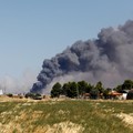 Asap membubung setelah jatuhnya jet tempur F-4 Phantom milik Yunani dalam pertunjukan udara Athens Flying Week di Tanagra, Yunani, pada 5 September 2026. (Nikos Mitrousias/Intime via REUTERS)