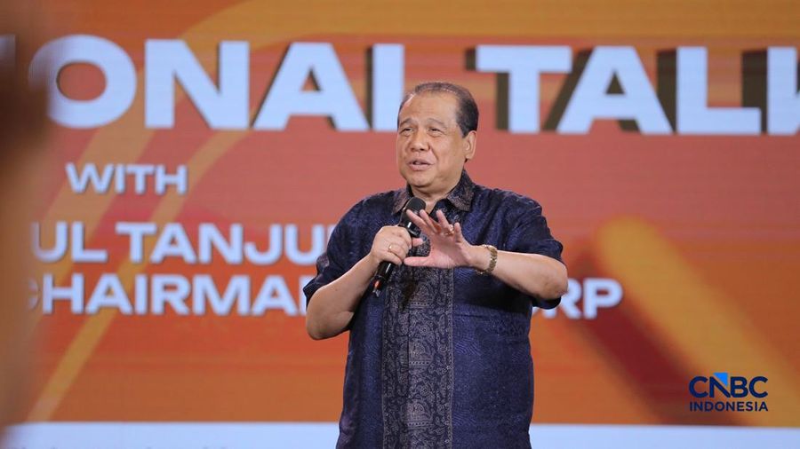 Chairman & Founder CT Corp, Chairul Tanjung saat menyampaikan pemaparan dalam sesi Inspirational Talk Lampung Financial Festival di Hotel Novotel, Bandar Lampung, Minggu (6/9/2026). Chairman & Founder CT Corp, Chairul Tanjung saat menyampaikan pemaparan dalam sesi Inspirational Talk Lampung Financial Festival di Hotel Novotel, Bandar Lampung, Minggu (6/9/2026).