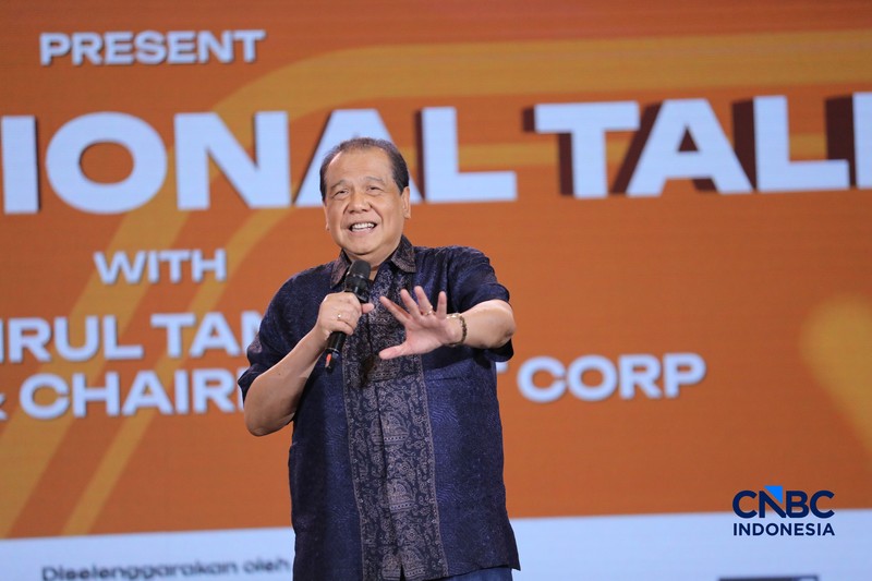 Chairman &amp; Founder CT Corp, Chairul Tanjung saat menyampaikan pemaparan dalam sesi Inspirational Talk Lampung Financial Festival di Hotel Novotel, Bandar Lampung, Minggu (6/9/2026). (CNBC Indonesia/Tri Susilo)