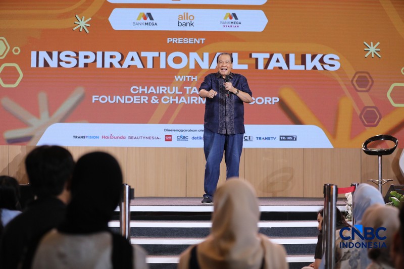 Chairman &amp; Founder CT Corp, Chairul Tanjung saat menyampaikan pemaparan dalam sesi Inspirational Talk Lampung Financial Festival di Hotel Novotel, Bandar Lampung, Minggu (6/9/2026). (CNBC Indonesia/Tri Susilo)
