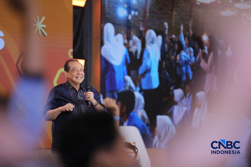 Chairman &amp; Founder CT Corp, Chairul Tanjung saat menyampaikan pemaparan dalam sesi Inspirational Talk Lampung Financial Festival di Hotel Novotel, Bandar Lampung, Minggu (6/9/2026). (CNBC Indonesia/Tri Susilo)