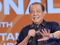 Chairman & Founder CT Corp, Chairul Tanjung saat menyampaikan pemaparan dalam sesi Inspirational Talk Lampung Financial Festival di Hotel Novotel, Bandar Lampung, Minggu (6/9/2026). (CNBC Indonesia/Tri Susilo)