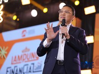 Direktur Finance & Strategy PT Bank  Rakyat Indonesia (Persero) Tbk, Achmad Royadi saat menyampaikan pemaparan dalam Lampung Financial Festival di Hotel Novotel, Bandar Lampung, Minggu (6/9/2026). (CNBC Indonesia/Tri Susilo)