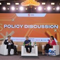 Direktur Jenderal Stabilitas dan  Pengembangan Sektor Keuangan (SPSK) Kementerian Keuangan, Herman Saheruddinsaat dan Anggota Dewan Komisioner LPS Bidang Program Penjaminan dan Resolusi Bank, Doddy Zulverdi menyampaikan pemaparan dalam Lampung Financ