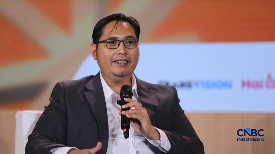Direktur Jenderal Stabilitas dan  Pengembangan Sektor Keuangan (SPSK) Kementerian Keuangan, Herman Saheruddinsaat menyampaikan pemaparan dalam Lampung Financial Festival di Hotel Novotel, Bandar Lampung, Minggu (6/9/2026). (CNBC Indonesia/Tri Susilo)
